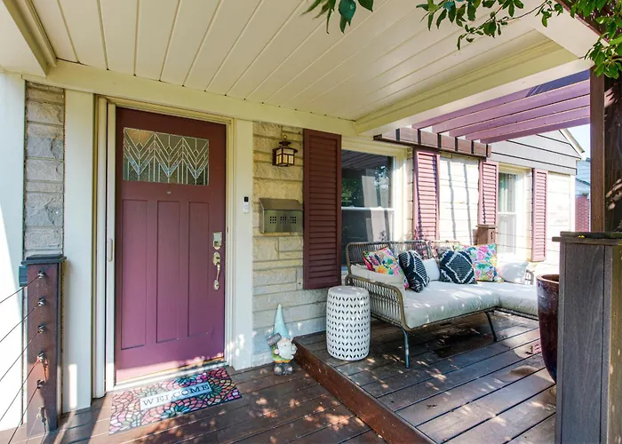 Broad Ripple Getaway, Hot Tub, King Bed, Walk To Shops, Bike The Monon